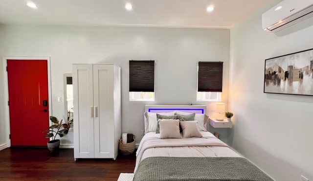 Modern & Cozy Private Studio w Patio Near LAX-SoFi