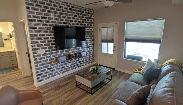 Modern Downtown Condo- 10 minutes walk to Downtown Phoenix