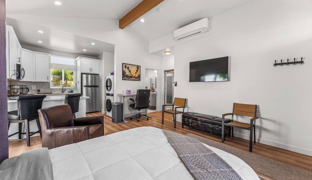 Modern Luxury Studio-Near LAX, SoFi & Beaches