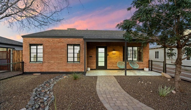 Modern Oasis 2Bd/2Ba with Heated Pool near Downtown PHX