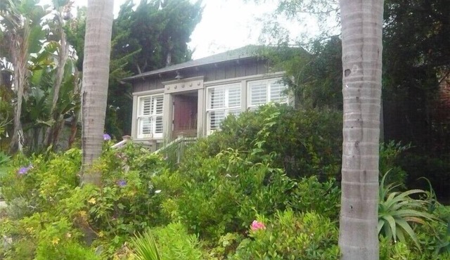 Molly's Beach Cottage- Perfect Getaway, Upgraded Beach Cottage