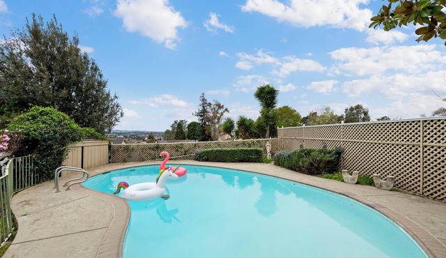 Monthly 4BD 2.5BR Home w Gorgeous View, Heated Pool, Billiards, 65' tv, Games +