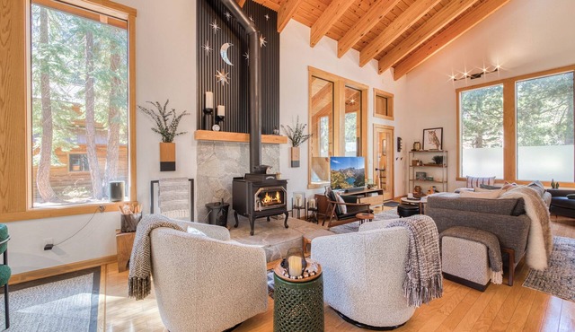 MONTHLY LEASE Owl's Nest By Tahoe Getaways - Tahoe Donner w HOA Access