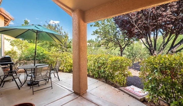 Monthly Property! Community Pool & Hot Tub! Great