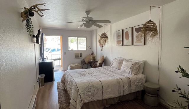 Motel Room 9: Adventurous Getaway Resort with Expansive Desert Trails & Views