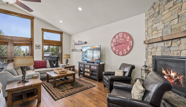 Mountain Getaway | 3 King Beds, AC & Clubhouse Access | 3-min walk to Trails