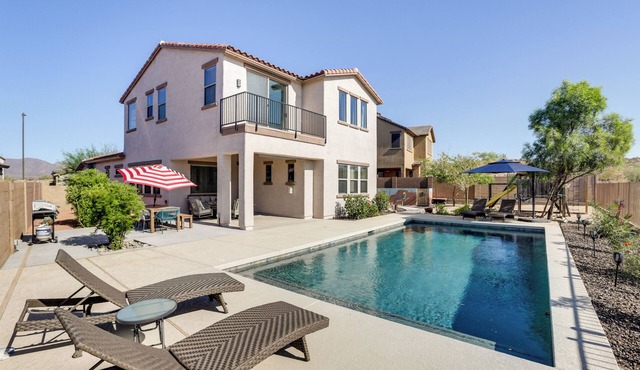 Mountain View Desert Retreat with 5 Bedrooms! Heated Saltwater Pool - Estrella
