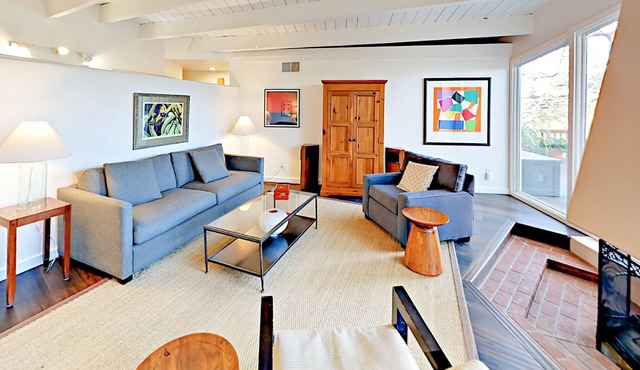 Mountain-view oasis with hidden garden patios - walk to trails & lake