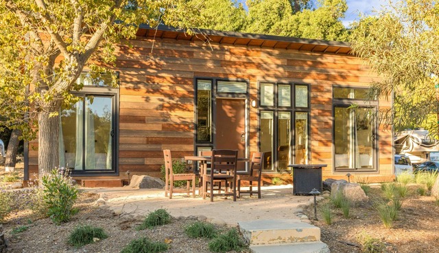 Native Falls Cabin (2BR Modern) - 2 bedroom, 1 bath Deluxe Cabin