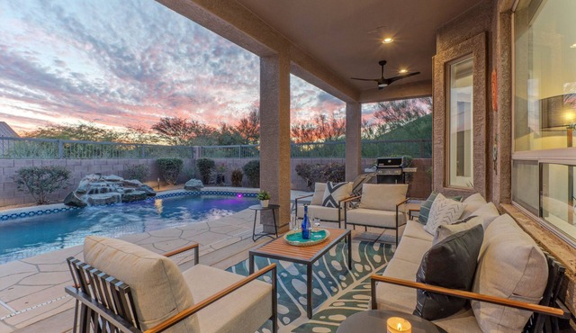 Near Golf/Trails: Lush Green Spaces, POOL, Spa, Covered Patio, Grill, 2 Desks