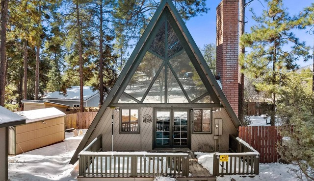 New Listing - Cozy A-Frame cabin in adorable Mt neighborhood just 12 min to DT!