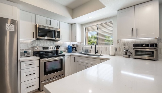 New Modern Apartment in Biltmore, short vacation or long stay, pet friendly!