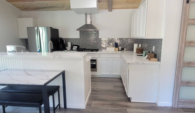 New Private and Quiet studio with AC and WiFi in wonderful Roseville
