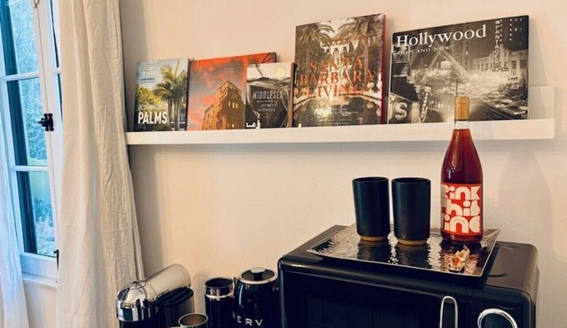 NEW! Private Studio Suite Near The Grove + Patio