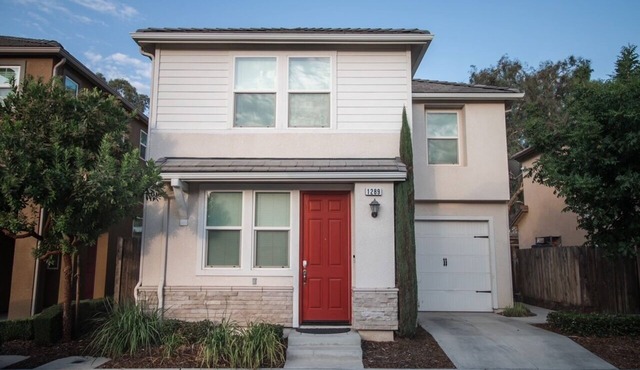 Newer, cozy 3 bedroom home near national parks