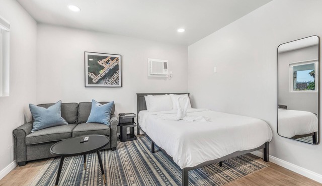 Newly Remodeled Apartment w/AC - Sleeps 3
