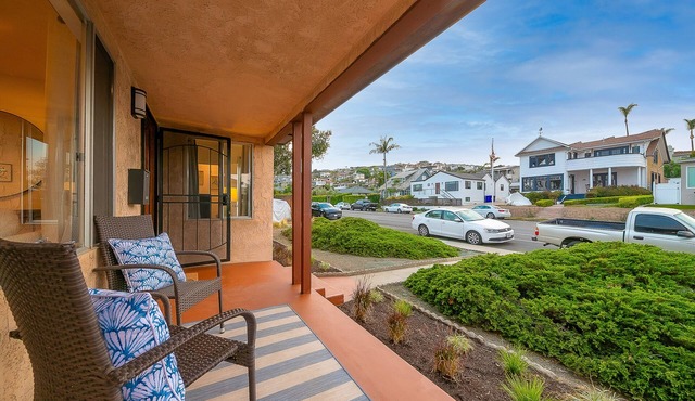 Newly remodeled home with a private pool, hot tub, & fast WiFi - dogs welcome