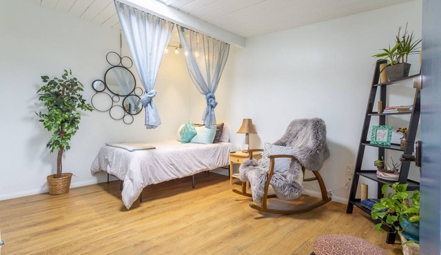 OCEAN BEACH, #7 ZEN, RETRO COTTAGE STUDIO, ONLY 3 BLOCKS TO THE BEACH 🏖