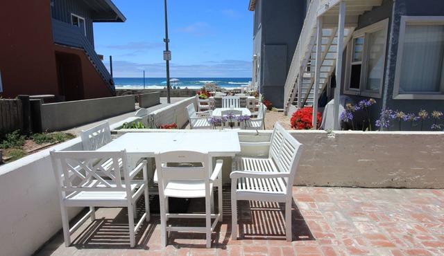 Ocean View Beach Cottage, Steps To Ocean - 4BR, 2BA- Sleeps 8