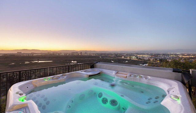 Ocean View Escape with Private Hot Tub, Gourmet Kitchen, Fireplace, Fitness Room
