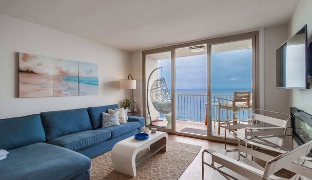Oceanfront Clifftop Retreat with White Water Views