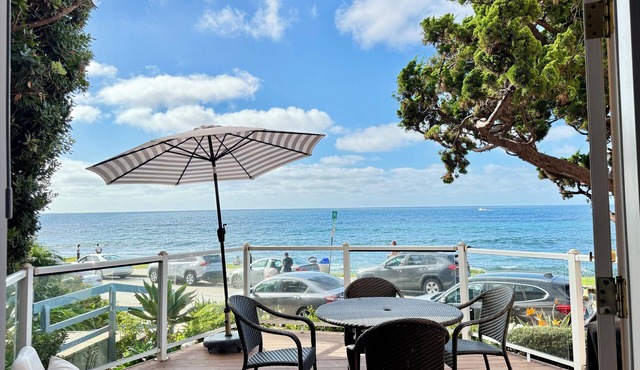 Oceanfront Landmark House downstair next to the beach Panoramic Ocean Views!