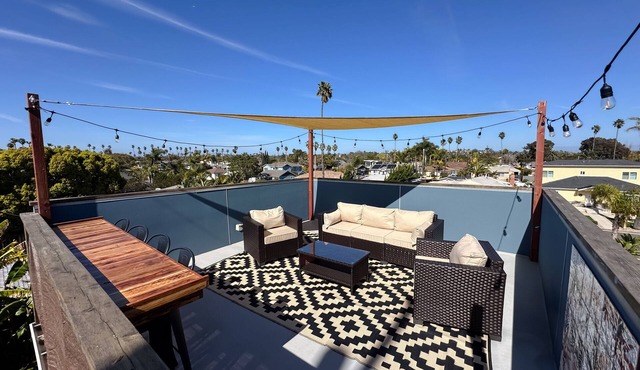Oceanside Rooftop Retreat Sleeps 4