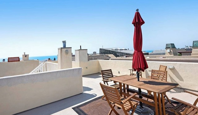 Oceanview home with rooftop deck and game room - dog-friendly