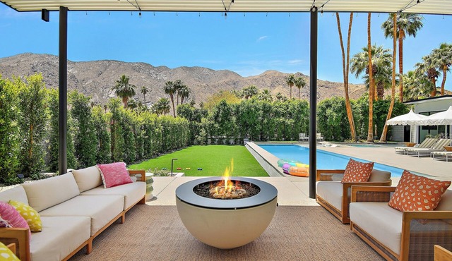 Old Las Palmas Retreat - Luxury Palm Springs Estate