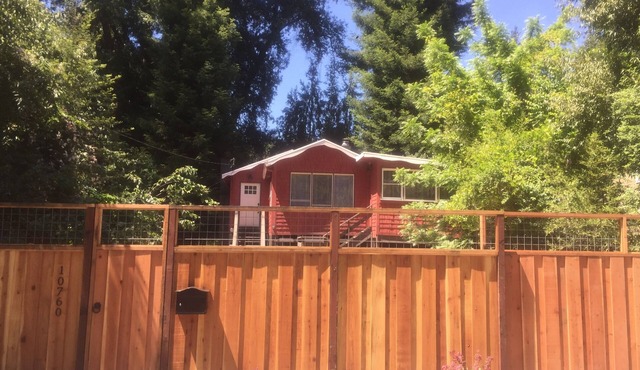 On the Russian River, river access, hot tub in deck, pet friendly, wine country