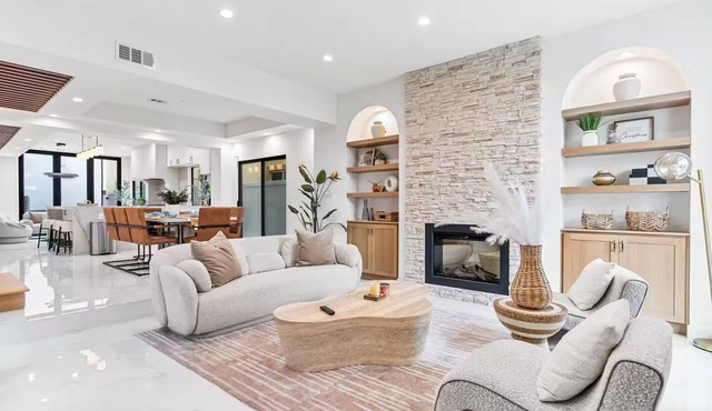 Opulent Huntington Pier Best of Class Home to Sand