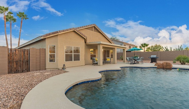Pack it up Pack it in! San Tan Sparkling pool! 30 Night Min.