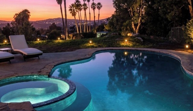 Panoramic Hilltop Estate w/Pool, Spa, & Sunset Views/20 Minutes to the Coast