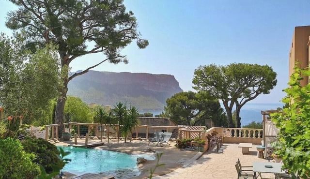Panoramic villa overlooking the sea in Cassis