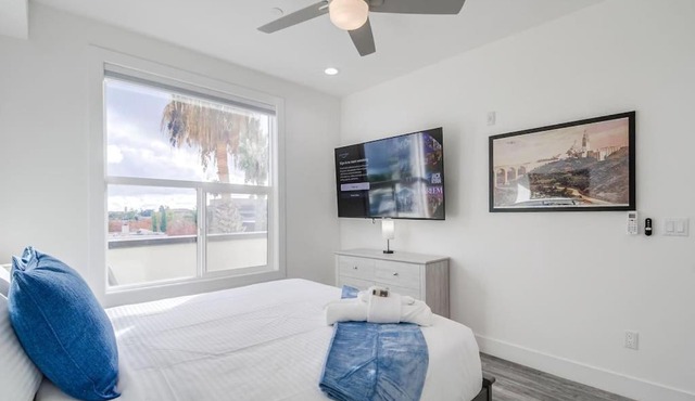Park Blvd 301 - Modern - Urban Oasis - SPA