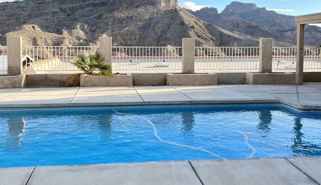 Parker Strip pool house with game room!
