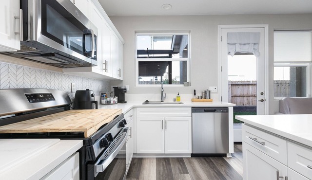 Parkside Residence on Prescott, perfect for Traveling Professionals and mid-term guests
