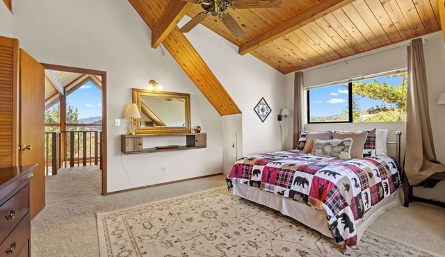 Peak-A-View Lodge- Family Friendly!
