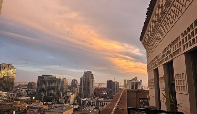 Penthouse loft apartment in downtown San Diego with WiFi, fitness room