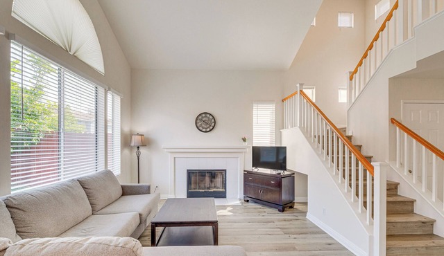 Pet-Friendly Hawthorne Home: Patio & Fenced Yard!
