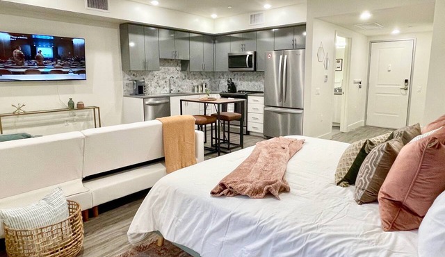 Pets Stay Free in Downtown Walnut Creek Condo