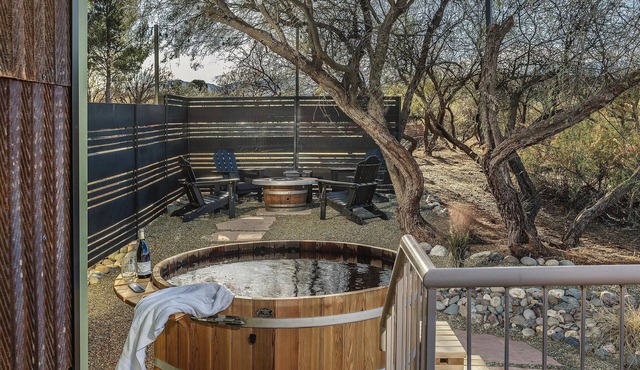 Pictures do not do it justice. A breathtaking creekfront home on a hill overlooking Oak Creek, with room for 9, a secret bookshelf door, hot tub, and fire pit. Peaceful Cornville wine country, 25 min to Sedona.