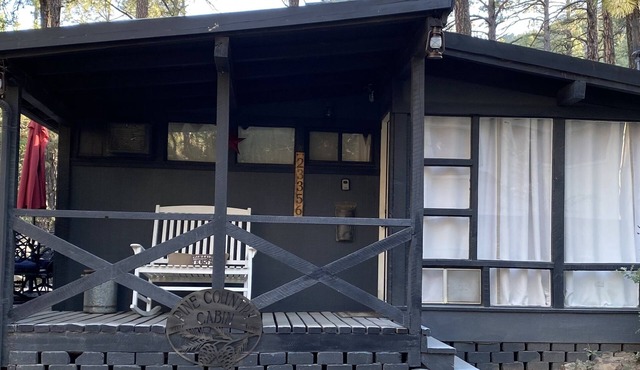 Pine Country Cabin -walking distance to town!