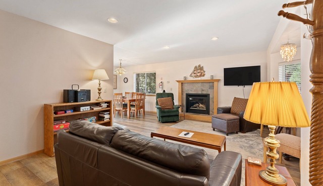 Pine Haven | Backyard | BBQ | Pet Friendly