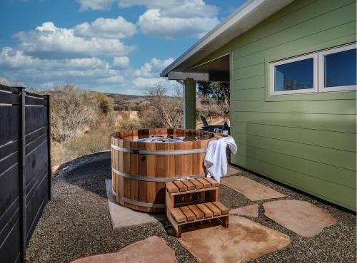 Pitchner Place Hot Tub Under the Stars Creek Tr