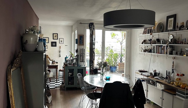 Pleasant, recent, well-equipped apartment close to the heart of Paris.