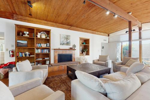 Poolside Oasis! Phoenix Group Sanctuary w/Patio in Phoenix