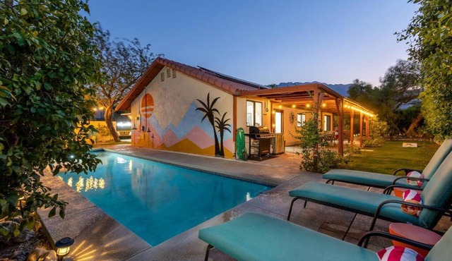 Poolside Palm Springs Paradise