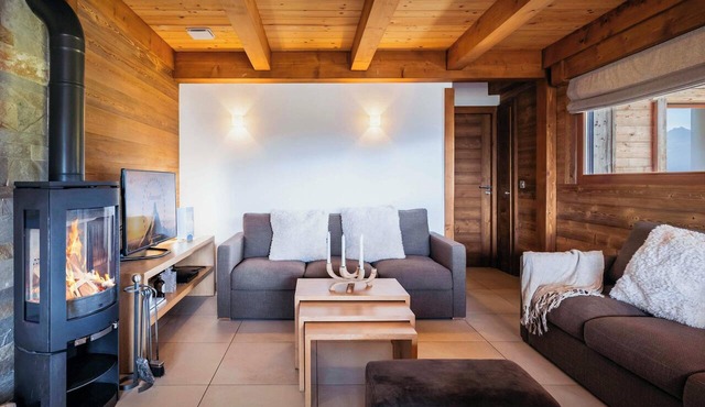 Pralor Le Nova - luxury ski chalet for 8, hot tub & views - OVO Network