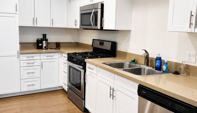 Premium 1BR Near Irvine - Prime Location